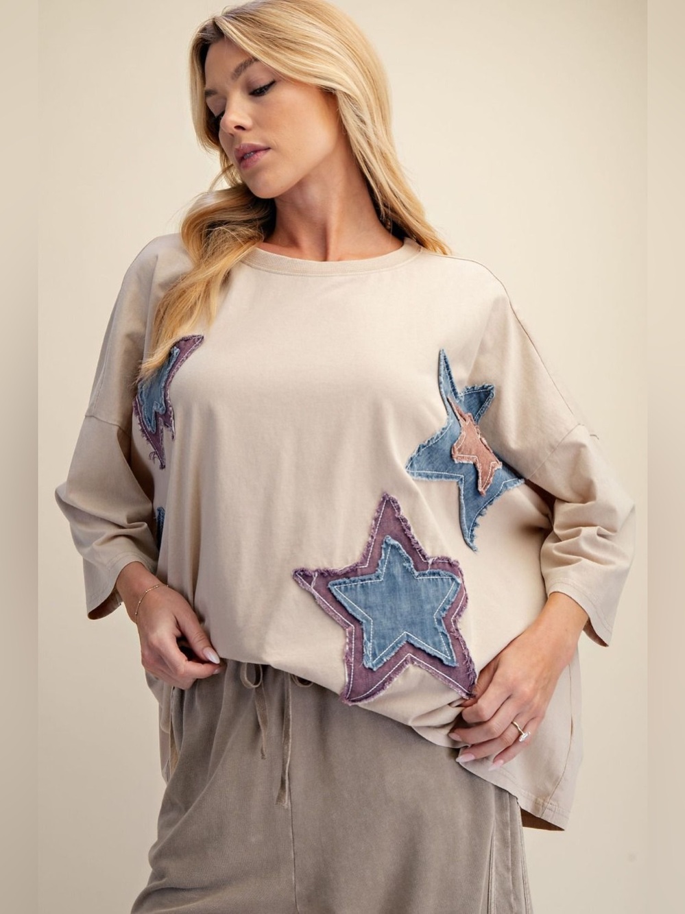 Easel Star Patch Women’s Top NWT - Picture 2 of 4